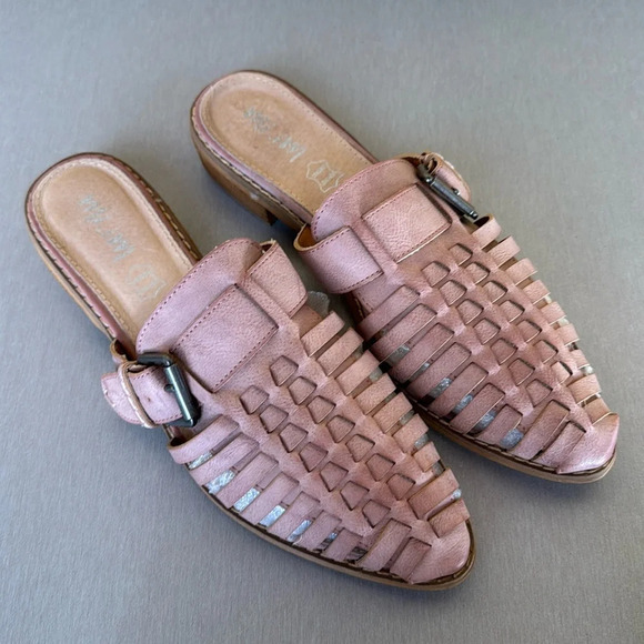 Miracle Miles Shoes - Miracle Miles - Billie Close Toed Strappy Sandals. Size 10